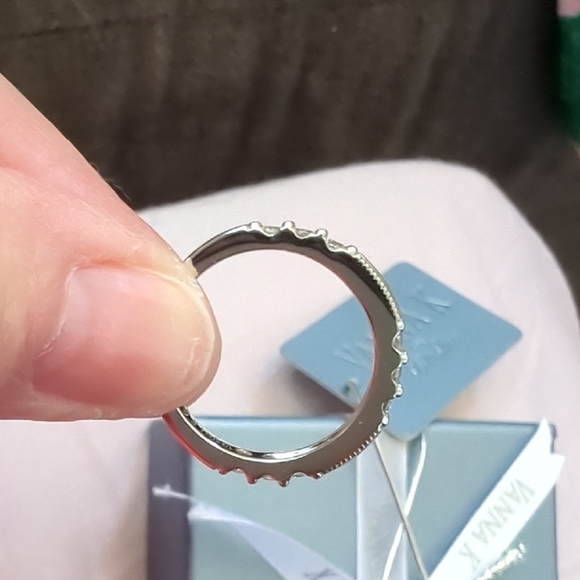 Elegant Silver Diamond Ring - Picture 4 of 4